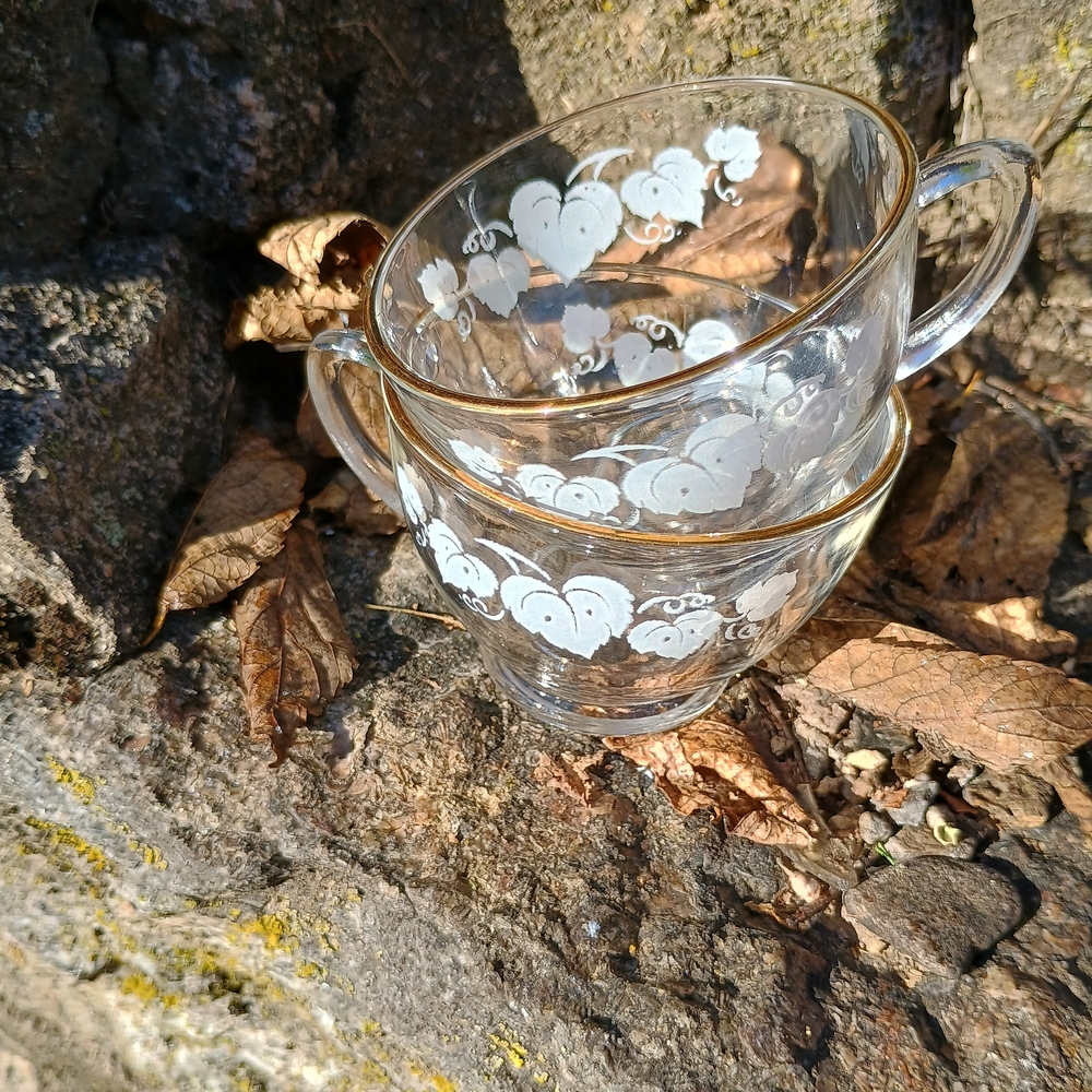 Set of 2 vintage, gold- gilded, clear glass tea cups w leaf pattern, Fall vibes